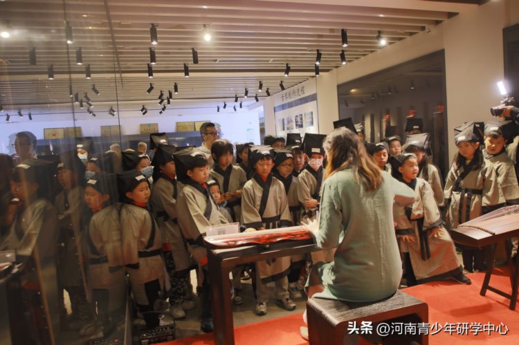 河南广电元典少年团走进瓷音国乐体验中心开启沉浸式研学之旅