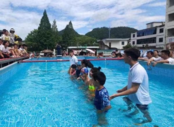 浙江山区小学校长为学生防溺水培训求助多方助力泳池进校园