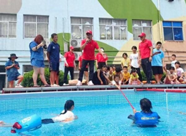 浙江山区小学校长为学生防溺水培训求助多方助力泳池进校园