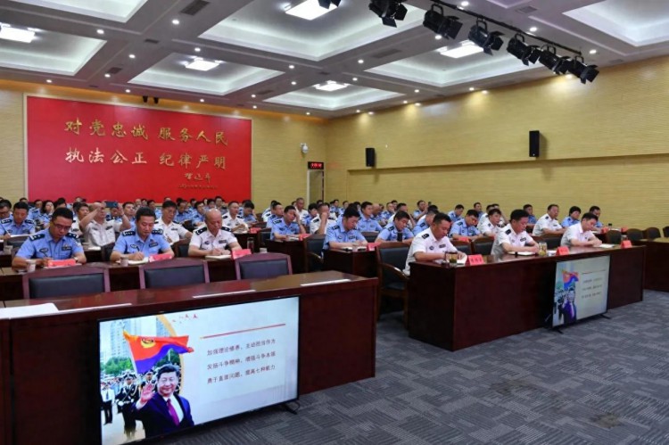 南昌公安举办新任中层领导干部培训班副市长提名人选肖铁军授课
