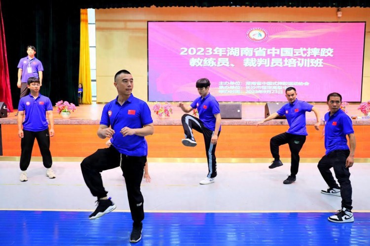 助力体育强省湖南中国式摔跤教练裁判员培训班开班
