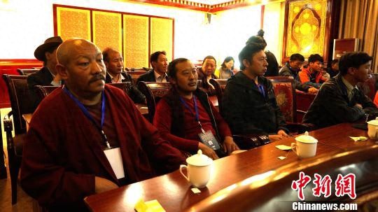 西藏对雕塑非遗传承人进行培训提升美学素养