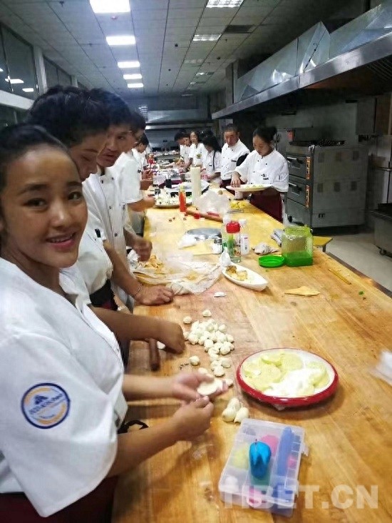 慈善扶贫技能领航——中华慈善总会培训基地首届西藏厨师培训班结业