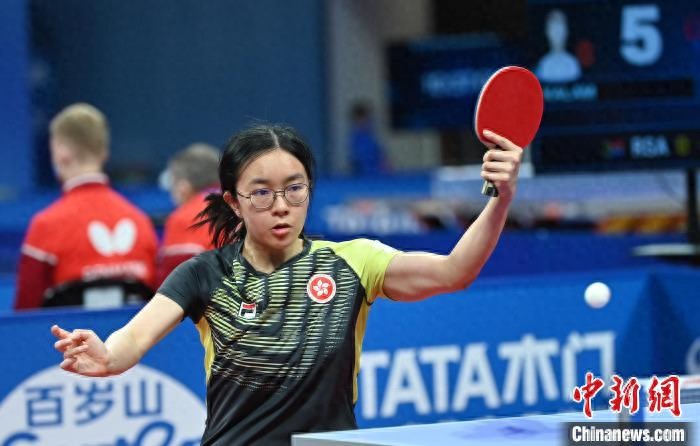 中国香港女团世乒赛拔得小组头筹 学霸球员参赛仍刻苦学习