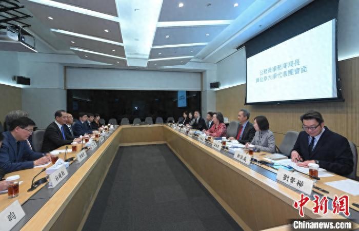 香港特区政府公务员事务局与北京大学加强公务员培训合作