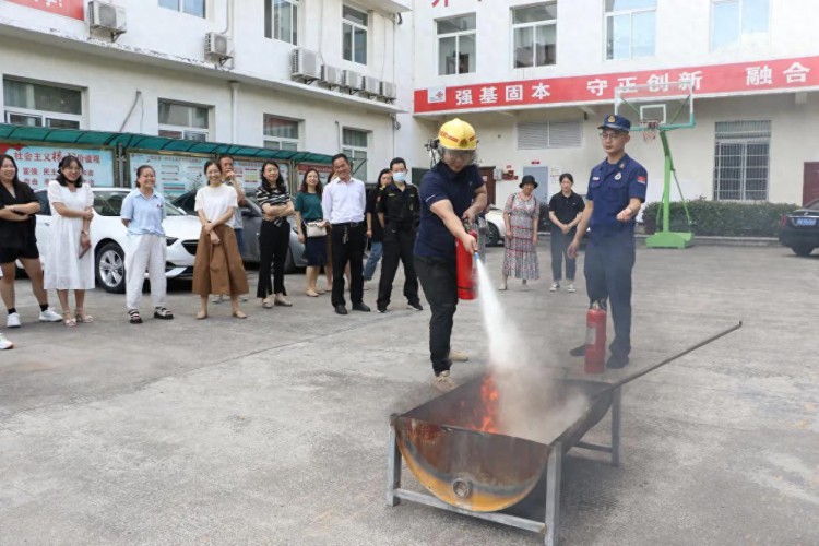 湖北来凤：开展消防知识集中培训为企业员工充电赋能