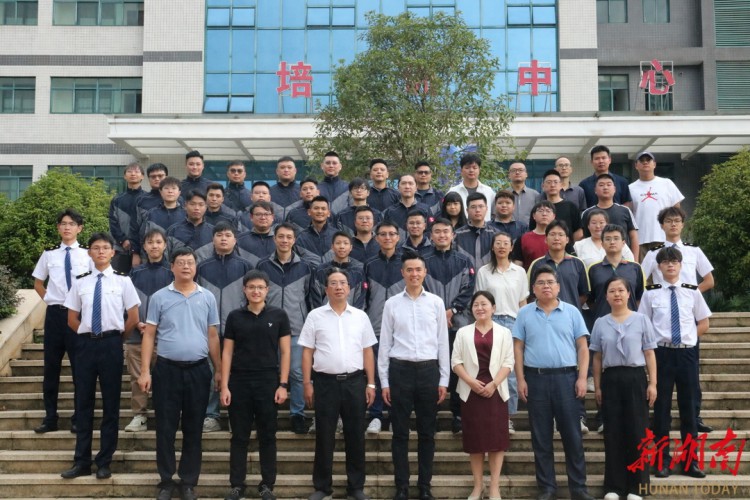 湖南高铁职院为香港培训线路维修人才校企已合作开展27期高级线路维修技术培训