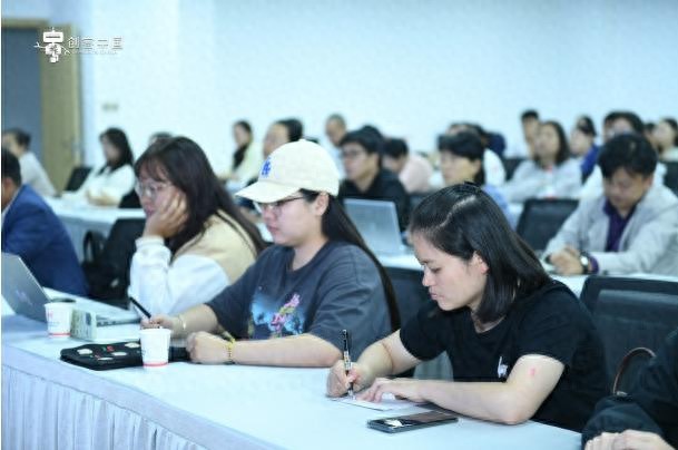 第八届创客中国云南省中小企业创新创业大赛复赛赛前培训举行
