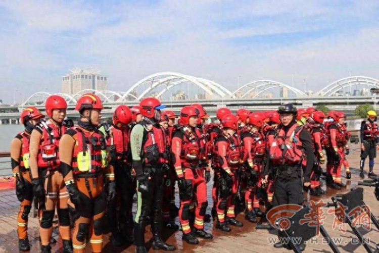 提升水域救援专业能力西安消防开展多阶段水域救援培训