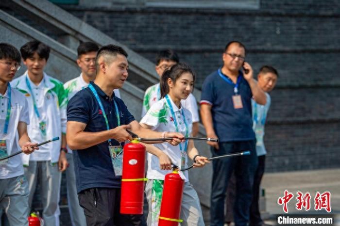 成都大运会的香港志愿者：想向全世界展示中国大学生风采