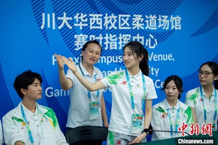成都大运会的香港志愿者：想向全世界展示中国大学生风采