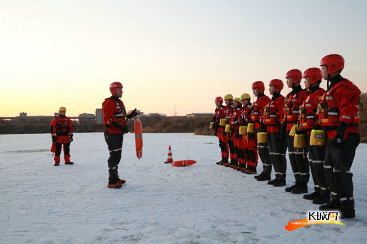 高清组图｜河北省消防救援总队举行全省冰上救援技术培训班
