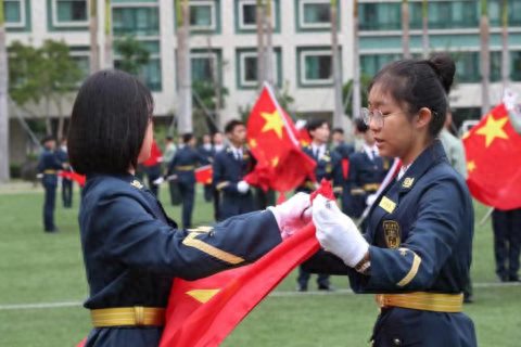 驻澳部队重启中学生国旗手培训活动