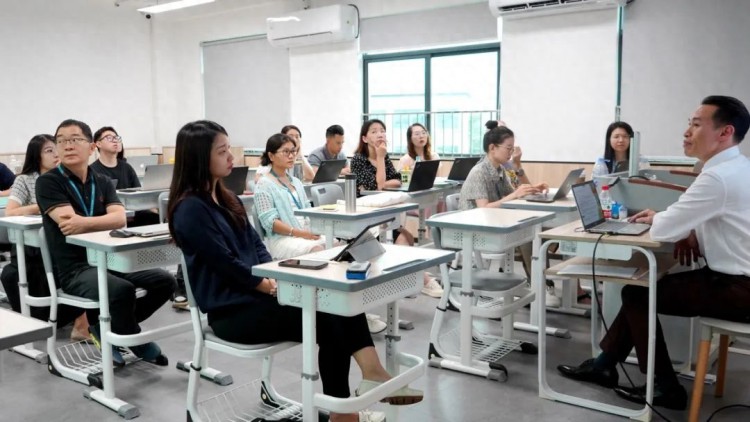 香港资深DSE专家赋能我校师资培训全方位提升课程质量