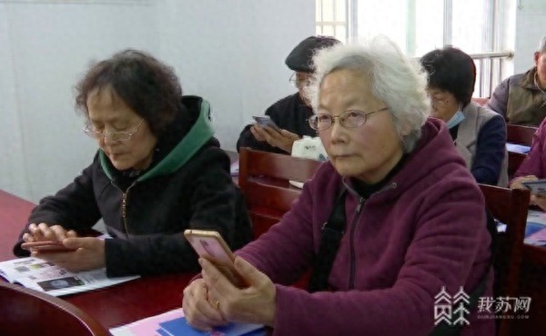 江苏多地开展培训教学活动 帮助老年人跨越数字鸿沟