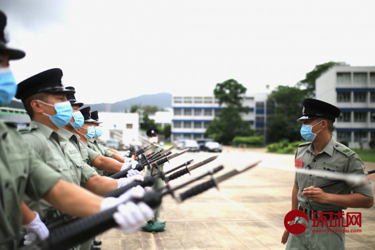 走进香港警察学院看中式步操训练：正步气势恢宏枪法动作精准