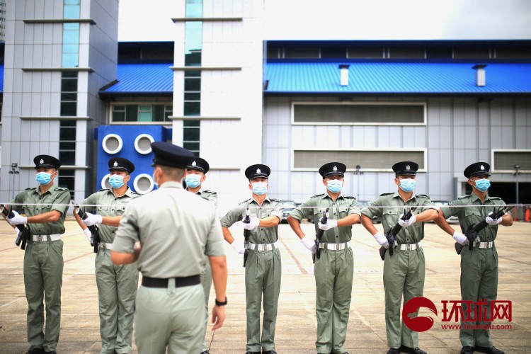 走进香港警察学院看中式步操训练：正步气势恢宏枪法动作精准