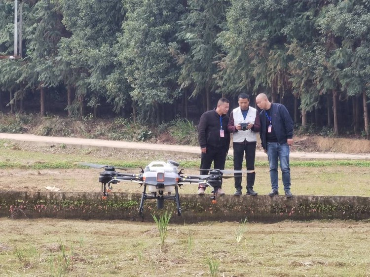 提高生产效率村民也玩起无人机四川宜宾叙州区2022年植保无人机系统操作手培训开班