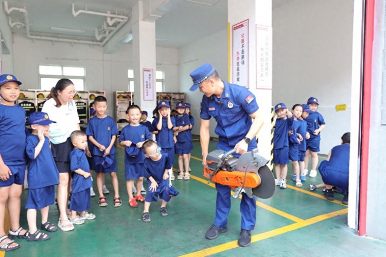 湖北汉江：消防‘新蓝’培训班夏令营启动啦！