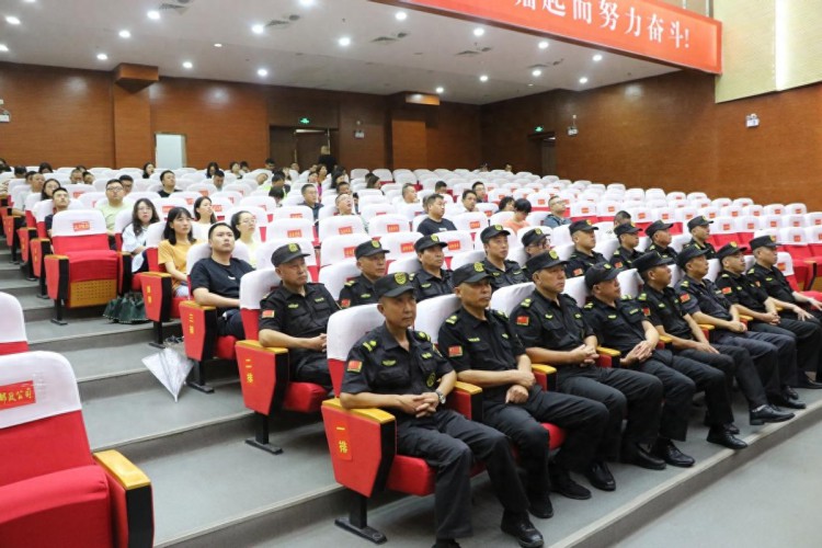 湖北来凤：培训演练筑牢机关单位安全防火线