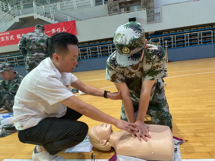 开学第一课：长沙120急救中心走进湖南大学开展新生急救知识培训
