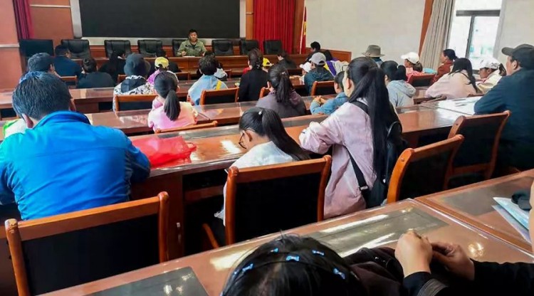 堆龙德庆区教体局组织召开内地西藏班考录学生及家长入学前培训会