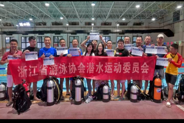 在浙江海洋大学举行的首届潜水培训班，来的不仅有老师学生，还有潜水爱好者