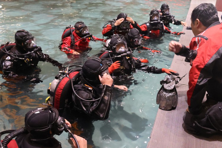 云南省消防公共安全潜水培训进行中，水下事故救援处置为重点