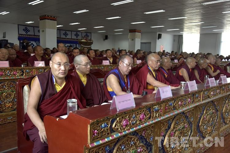 百名西藏藏传佛教高僧大德参加活佛转世管理专题培训