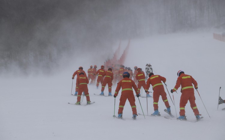 严寒中淬炼基本功黑龙江森林消防开展雪域救援培训