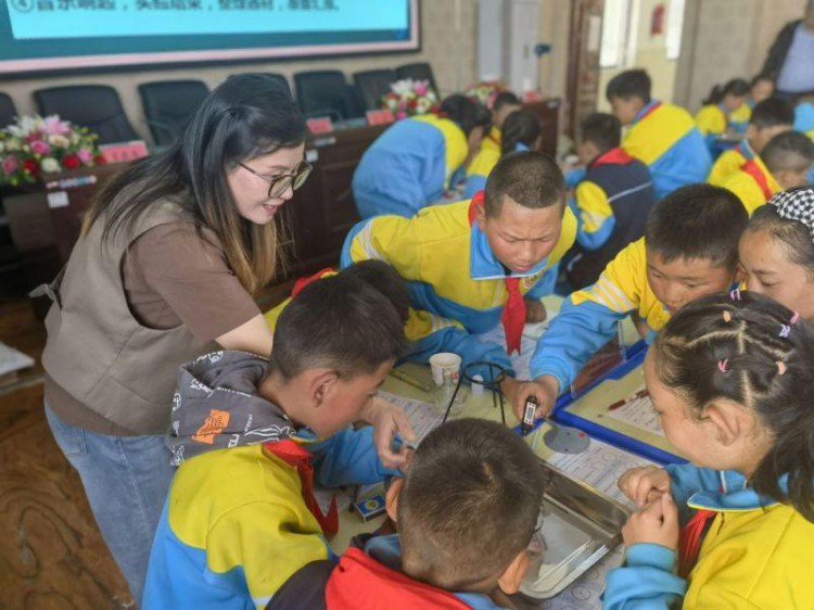 在雪域秘境镌刻“科学印记”——桂馨科学教师培训项目在西藏地区落地实施