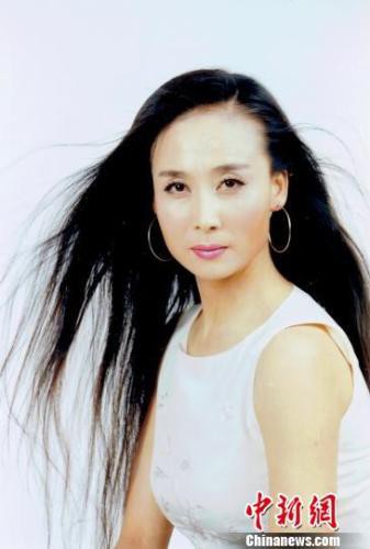 香港舞蹈家荣毅捷“回乡”办学记：民族的就是世界的
