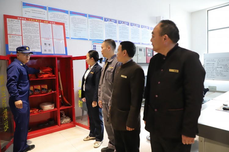 湖北咸宁：开展微型消防站指导培训工作