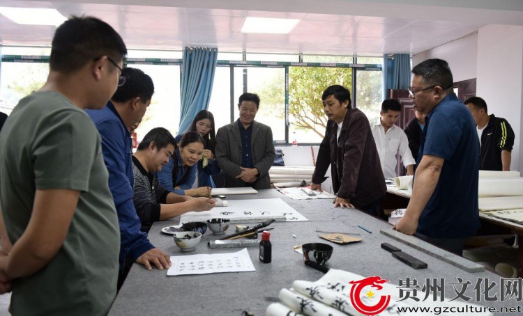 从江县2023年书法培训公益活动在县一中举办