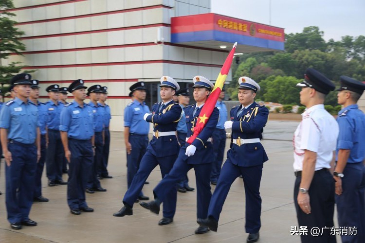快来看！香港消防学员来广州练中式队列步操啦