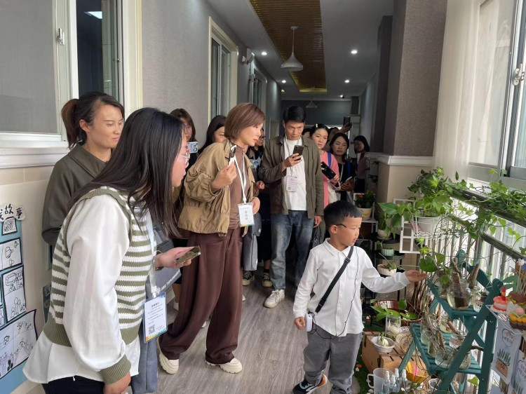 河南省万名中小学校长培训计划第三期培训班研学交流活动在郑州二七区第一幼儿园举办